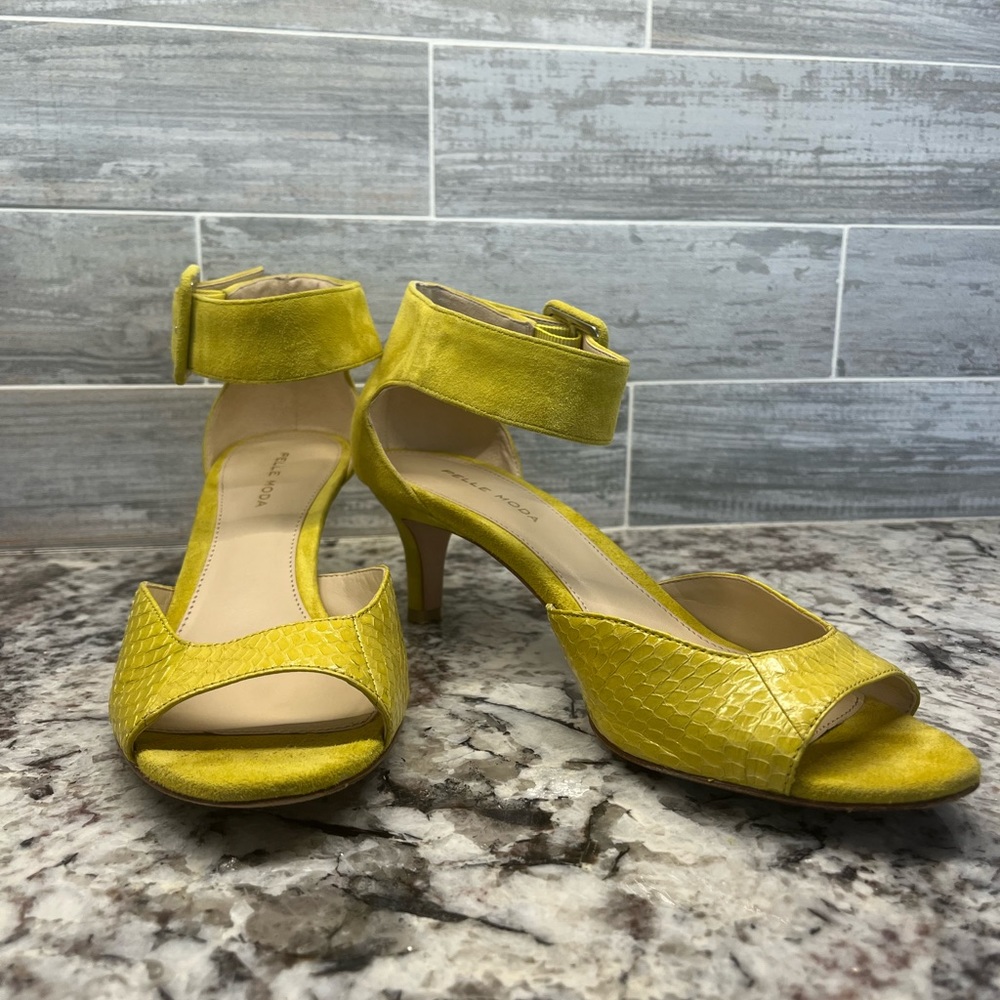 Pelle Moda Berlin Peep Toe Kitten Heel Suede Women’s Size 8.5